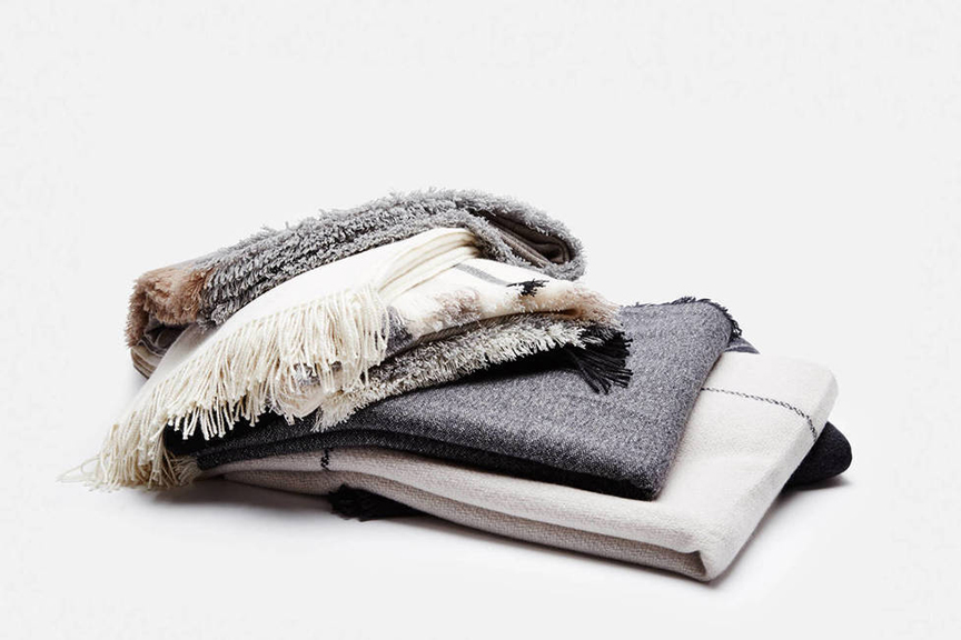 tenfold-lofty-cashmere-throw-the-apartment-la-the-line-de-smet-dossier