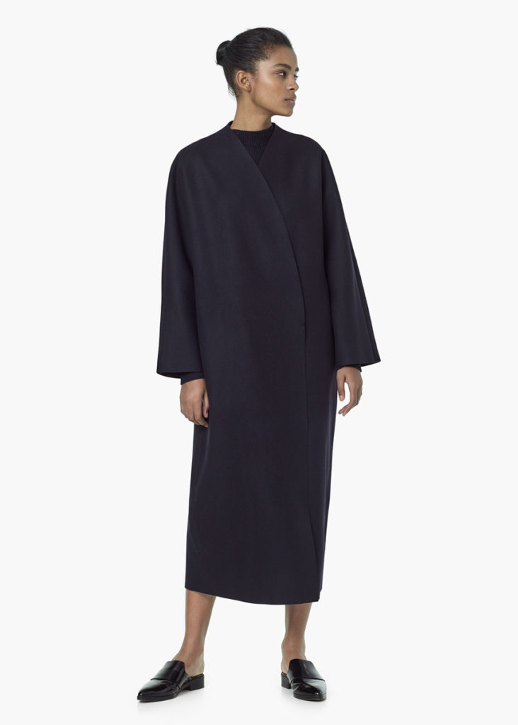 mango-does-minimal-navy-wool-coat-premium-collection-2-de-smet-dossier