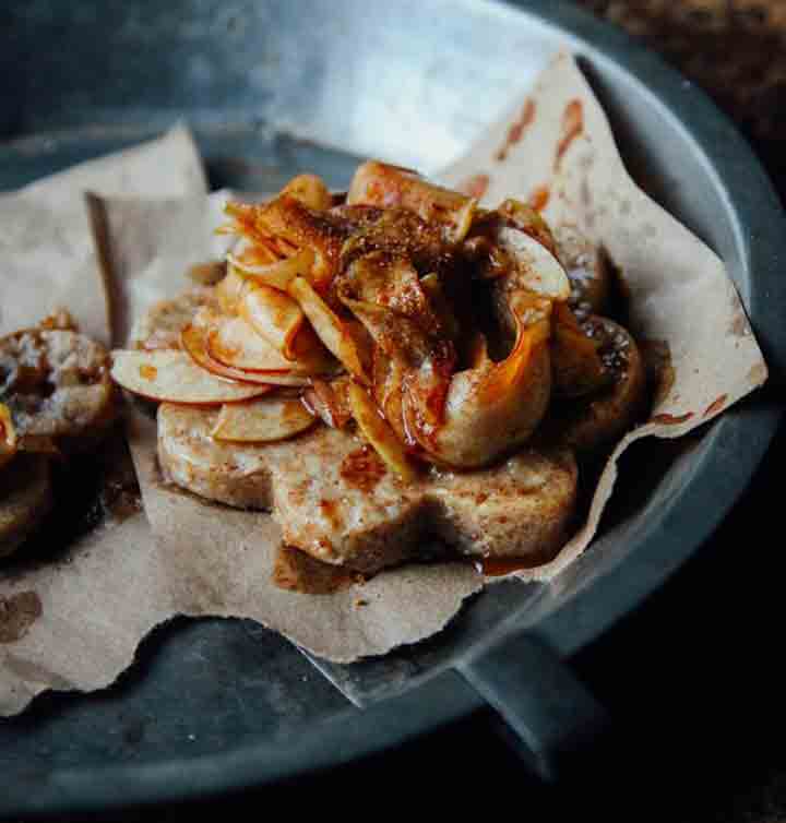 vegan-thanksgiving-recipe-roundup-Almond-Cookies-with-Spiced-Apple-Slice-this-rawsom-vegan-life-de-smet-dossier