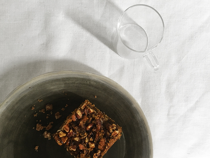 vegan-christmas-menu-chocolate-coconut-pecan-bars-de-smet-dossier