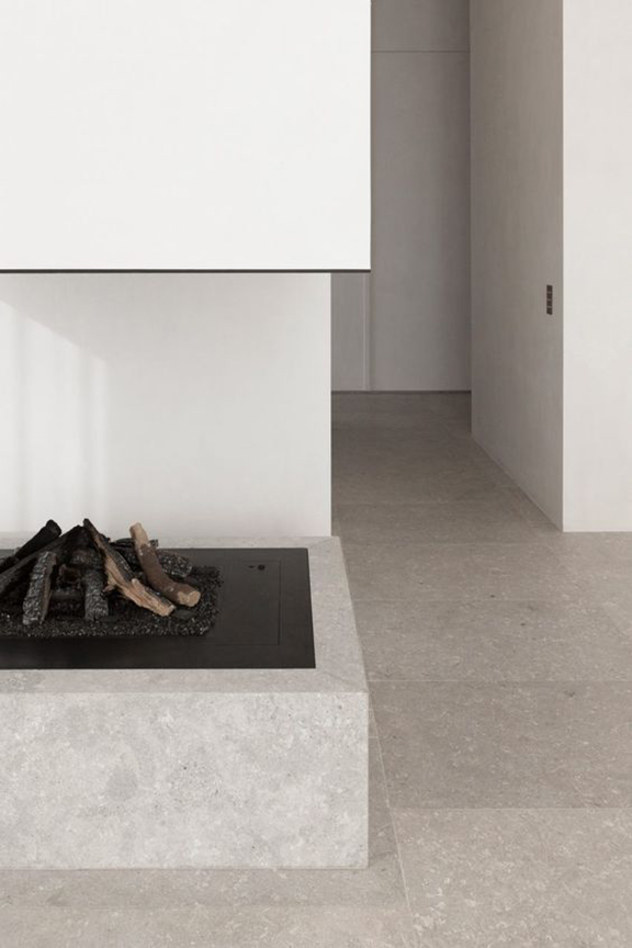interior-inspiration-minimalist-fireplace-Penthouse-Westkaai-by-Hans-Verstuyft-Architecten-de-smet-dossier