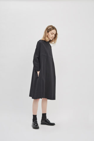 sculpted-sleeve-adjustable-dress-cotton-seersucker-black-de-smet-made-in-new-york-11