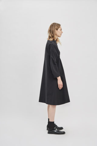 sculpted-sleeve-adjustable-dress-cotton-seersucker-black-de-smet-made-in-new-york-2