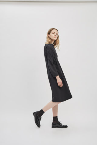 sculpted-sleeve-adjustable-dress-cotton-seersucker-black-de-smet-made-in-new-york-3