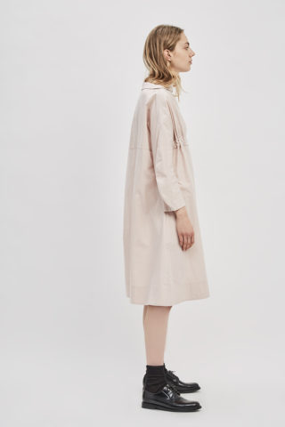 sculpted-sleeve-adjustable-dress-crinkle-cotton-poplin-blush-de-smet-made-in-new-york5