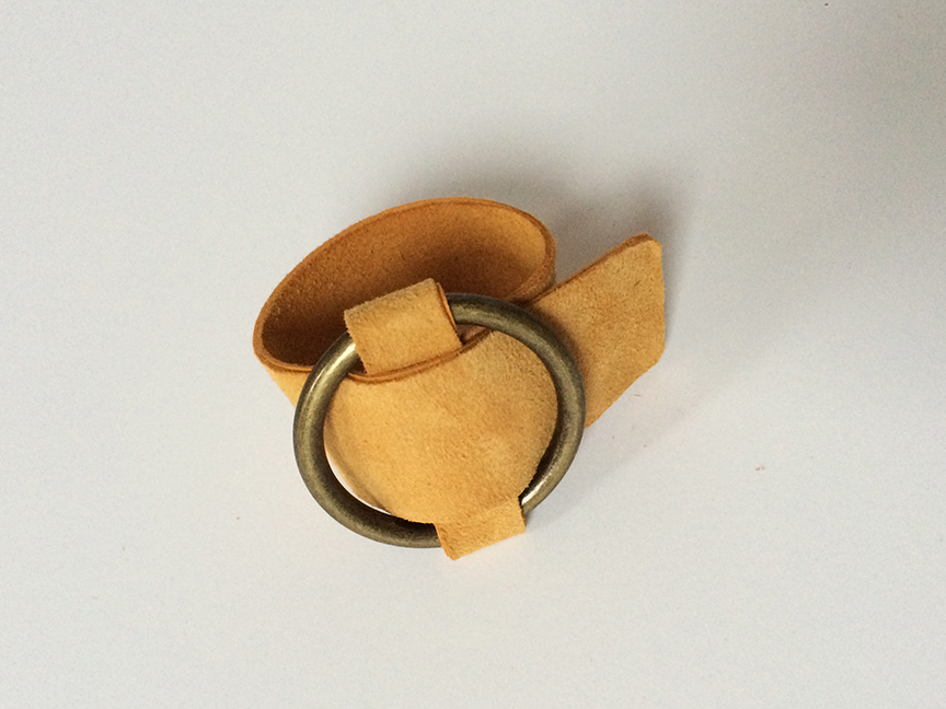 DIY-no-sew-celine-suede-brass-ring-bracelet-13-de-smet-dossier