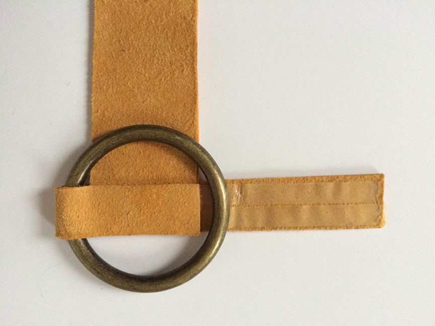 DIY-no-sew-celine-suede-brass-ring-bracelet-6-de-smet-dossier