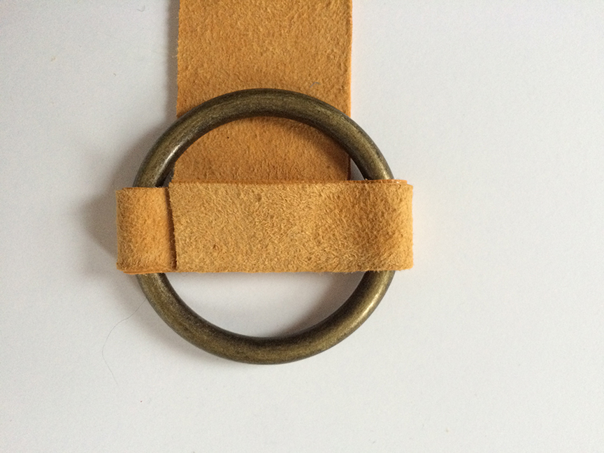 DIY-no-sew-celine-suede-brass-ring-bracelet-7-de-smet-dossier