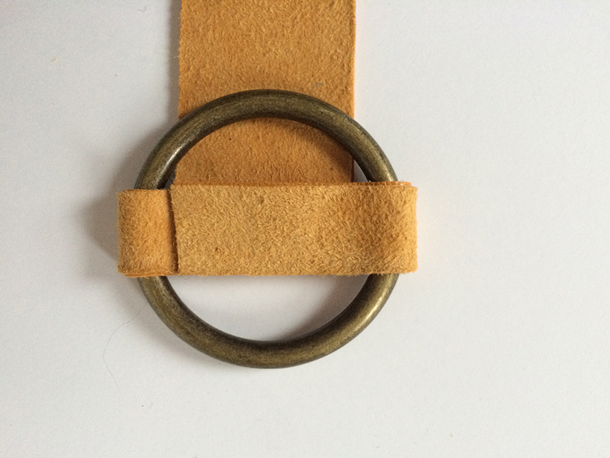 DIY-no-sew-celine-suede-brass-ring-bracelet-7-de-smet-dossier DIY-no-sew-celine-suede-brass-ring-bracelet-7-de-smet-dossier