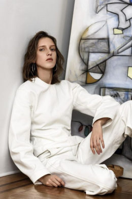 IRIS-EGBERS-FOR-VOGUE-NETHERLANDS-APRIL-2018-6-de-smet-dossier