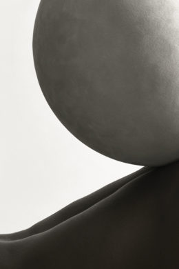 close-contact-norm-architects-the-kinfolk-gallery-Sørensen-Leather-exhibit-3-de-smet-dossier