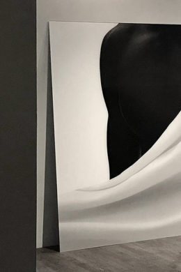 close-contact-norm-architects-the-kinfolk-gallery-Sørensen-Leather-exhibit-4-de-smet-dossier