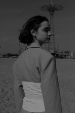 de-smet-coney-island-nyc-Photographer-Elizabeth-Tan-Stylist-Jessi-Frederick-Assistant-Sasha-Clyde-Model-Luiza-Scandelari-editorial-6-de-smet-dossier