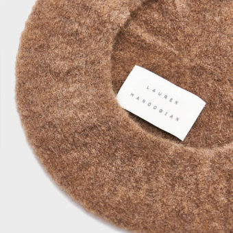 lauren-manoogian-horizontal-beret-sustainable-fashion-2020-new-years-resolution-de-smet-dossier