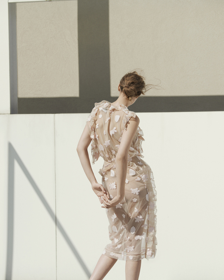 melina-gesto-by-julia-noni-for-vogue-germany-january-2016-5-de-smet-dossier