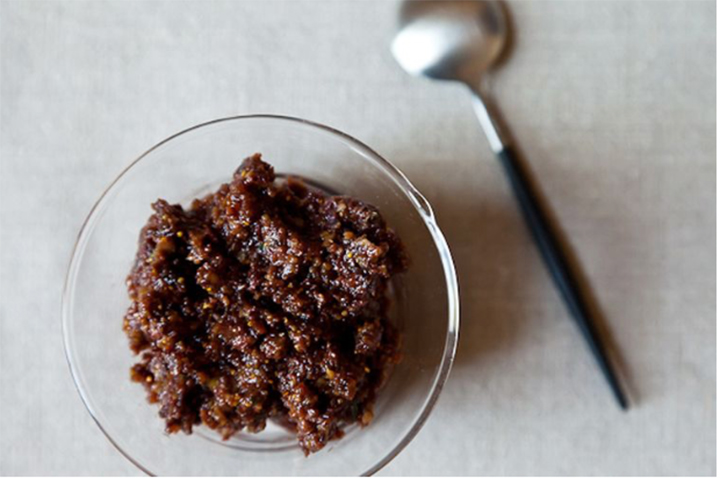 vegan-christmas-menu-fig-and-olive-tapenade-food-52-photo-by-James-Ransom-de-smet-dossier