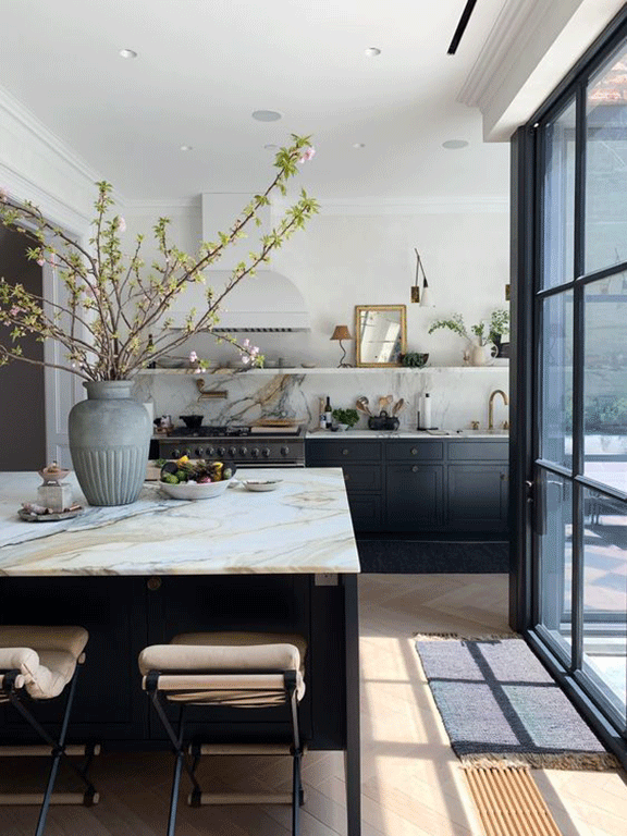 cabin-fever-black-kitchen-cabinets-minimal-modern-kitchen-interior-design-de-smet-dossier