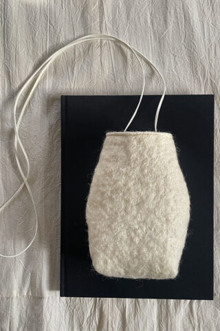 SAITO SCULPTED FELTED BAG | BONE WOOL